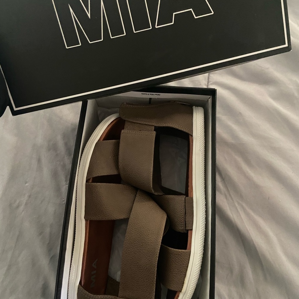 Mia sandles - Picture 3 of 4